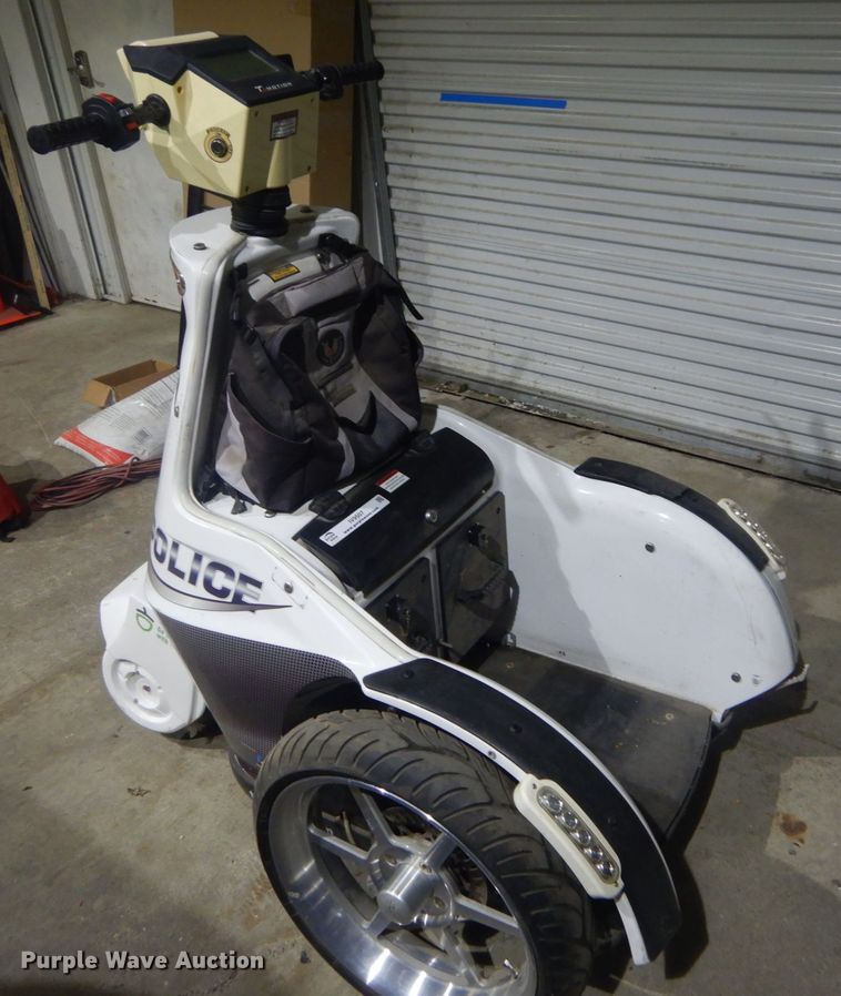 image for item IV9507 2001 T3 Motion  segway