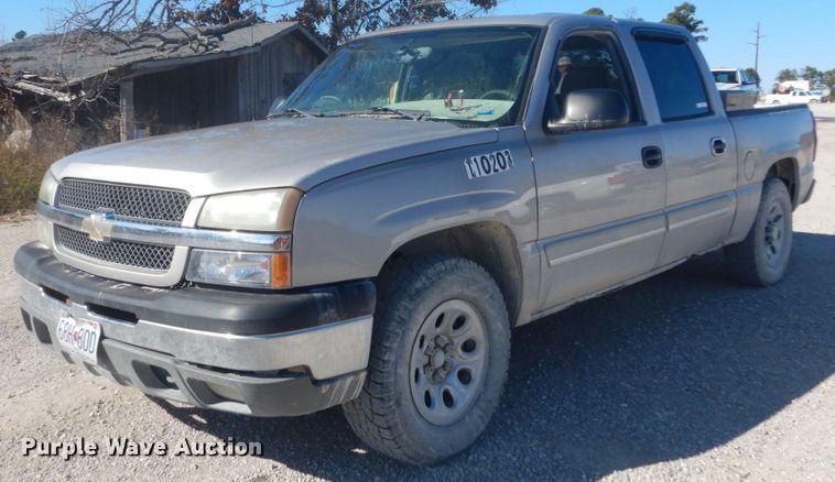 image for item IV9526 2005 Chevrolet Silverado 1500  Crew Cab pickup truck