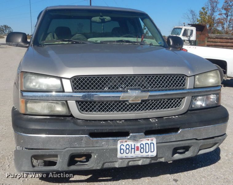 image for item IV9526 2005 Chevrolet Silverado 1500  Crew Cab pickup truck