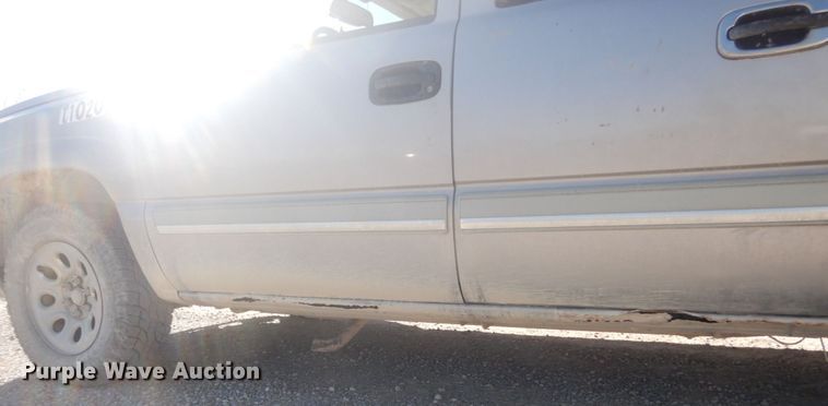 image for item IV9526 2005 Chevrolet Silverado 1500  Crew Cab pickup truck