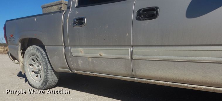image for item IV9526 2005 Chevrolet Silverado 1500  Crew Cab pickup truck