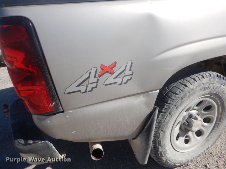 image for item IV9526 2005 Chevrolet Silverado 1500  Crew Cab pickup truck