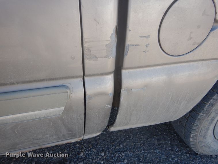image for item IV9526 2005 Chevrolet Silverado 1500  Crew Cab pickup truck