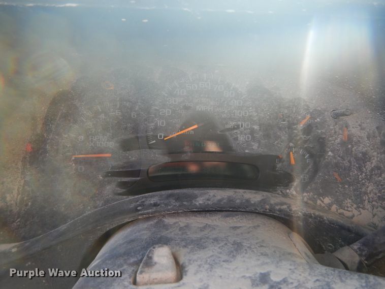 image for item IV9526 2005 Chevrolet Silverado 1500  Crew Cab pickup truck