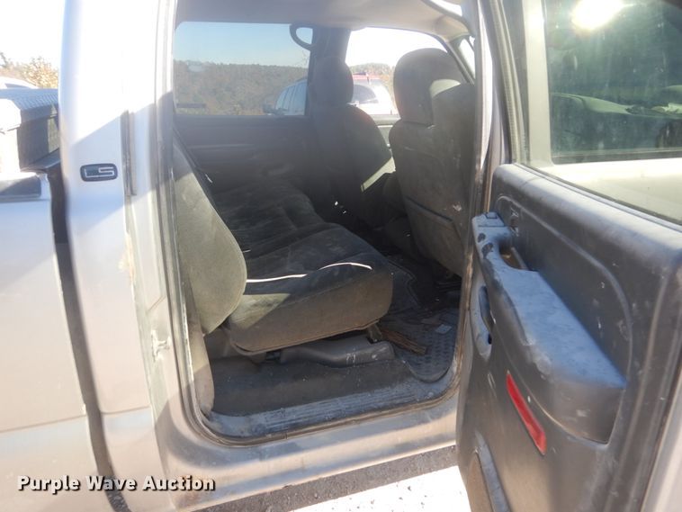 image for item IV9526 2005 Chevrolet Silverado 1500  Crew Cab pickup truck