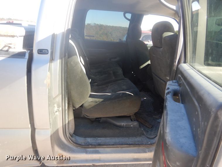 image for item IV9526 2005 Chevrolet Silverado 1500  Crew Cab pickup truck