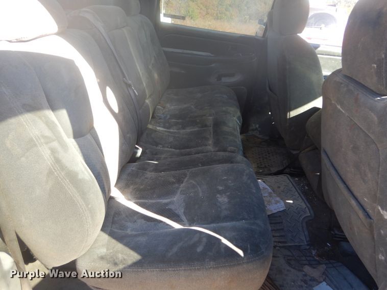 image for item IV9526 2005 Chevrolet Silverado 1500  Crew Cab pickup truck