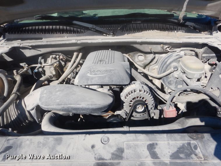 image for item IV9526 2005 Chevrolet Silverado 1500  Crew Cab pickup truck