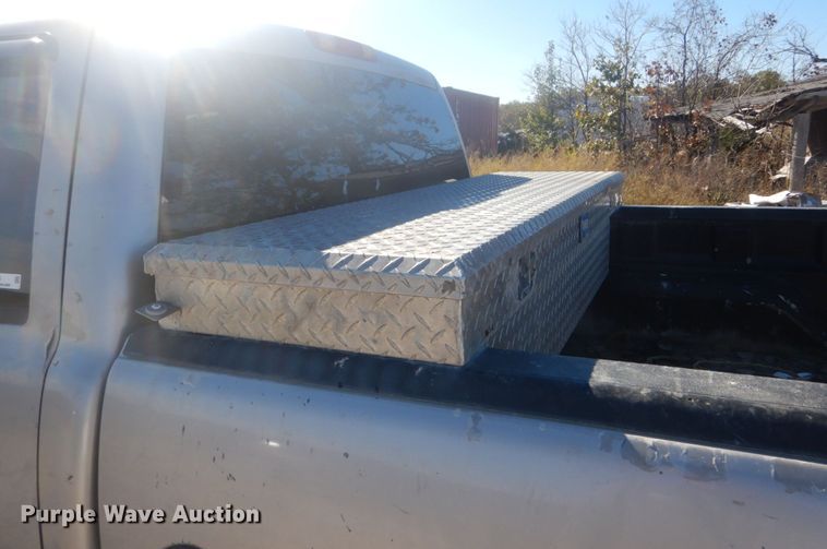image for item IV9526 2005 Chevrolet Silverado 1500  Crew Cab pickup truck