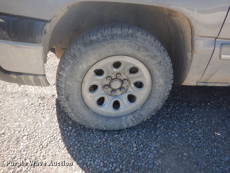 image for item IV9526 2005 Chevrolet Silverado 1500  Crew Cab pickup truck