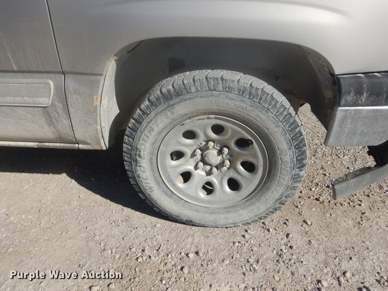 image for item IV9526 2005 Chevrolet Silverado 1500  Crew Cab pickup truck