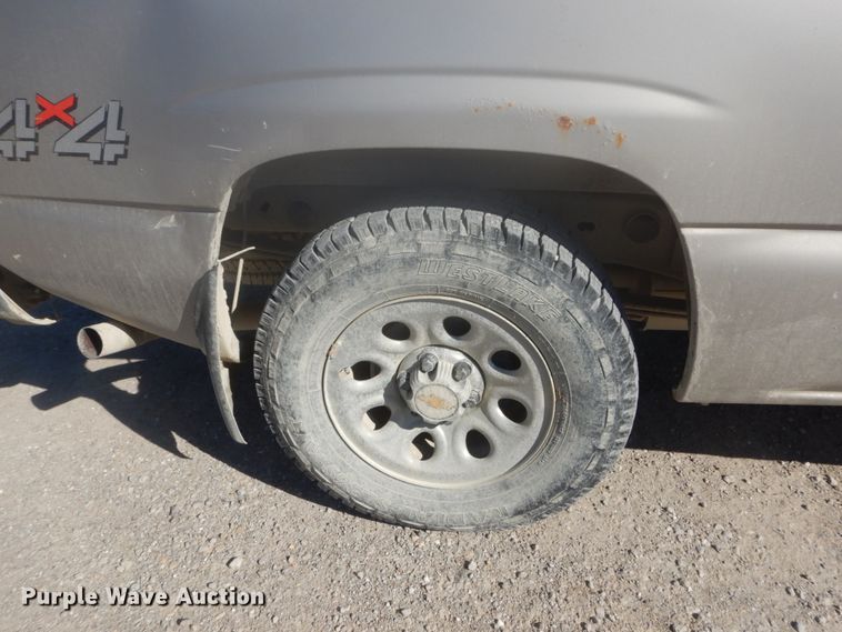 image for item IV9526 2005 Chevrolet Silverado 1500  Crew Cab pickup truck
