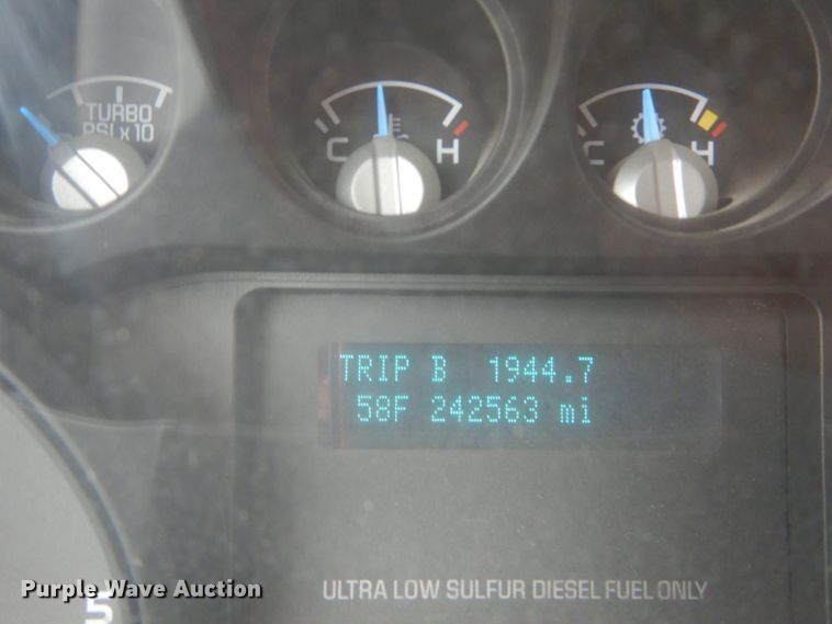 image for item IV9556 2011 Ford F450 Super Duty XLT  flatbed truck