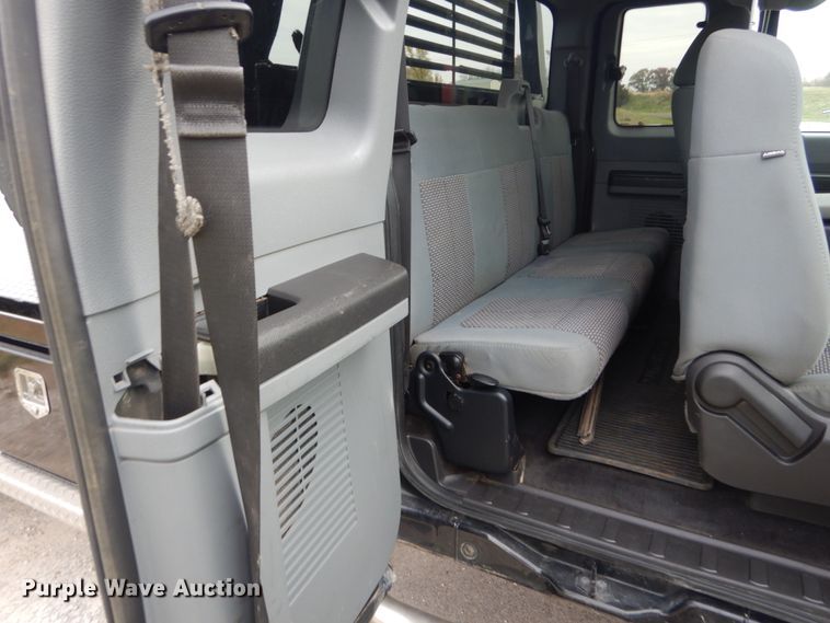 image for item IV9556 2011 Ford F450 Super Duty XLT  flatbed truck