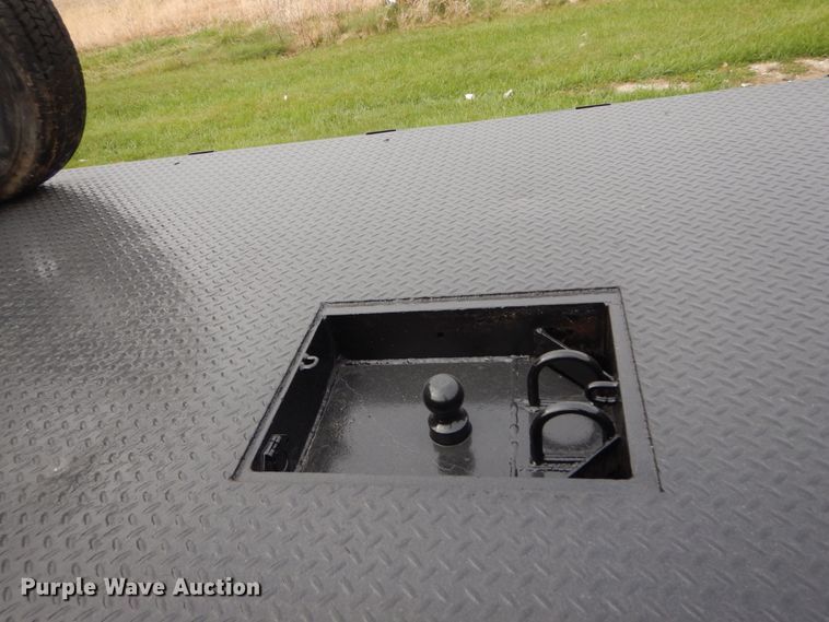 image for item IV9556 2011 Ford F450 Super Duty XLT  flatbed truck