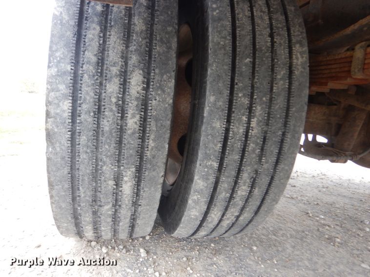 image for item IV9556 2011 Ford F450 Super Duty XLT  flatbed truck