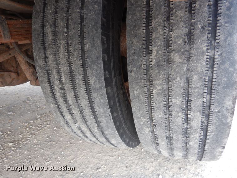 image for item IV9556 2011 Ford F450 Super Duty XLT  flatbed truck