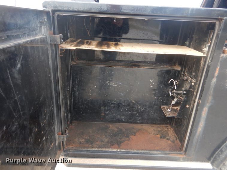 image for item IV9557 2014 Dodge Ram 5500HD  flatbed truck