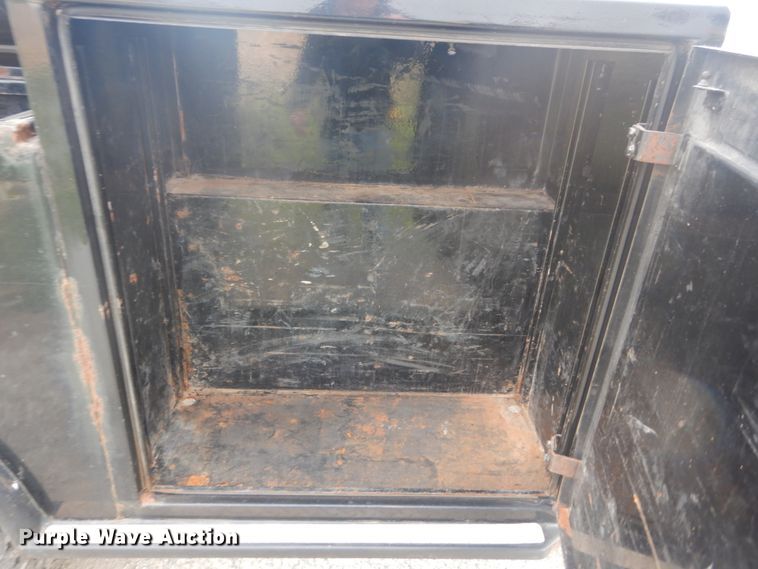 image for item IV9557 2014 Dodge Ram 5500HD  flatbed truck