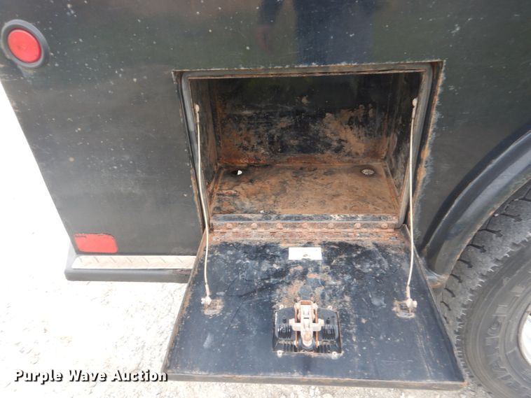 image for item IV9557 2014 Dodge Ram 5500HD  flatbed truck