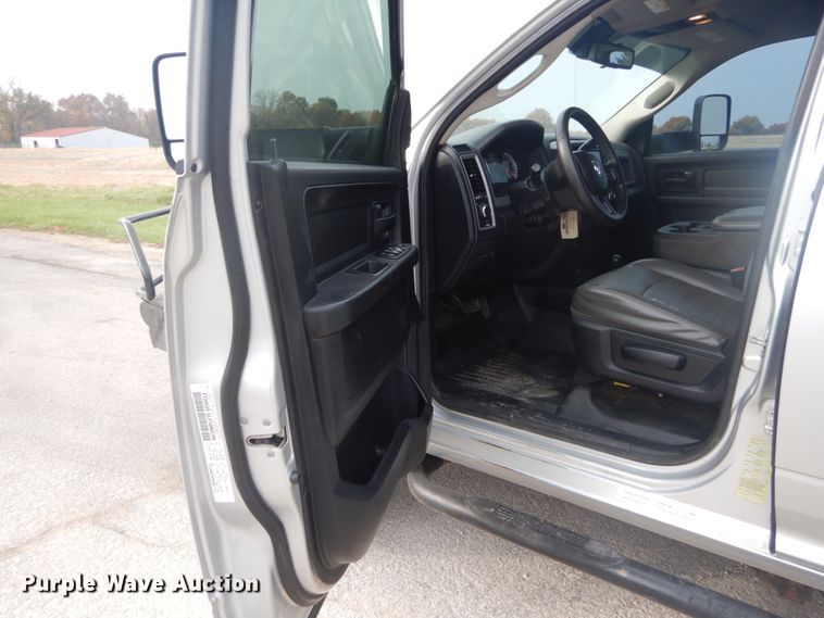 image for item IV9557 2014 Dodge Ram 5500HD  flatbed truck