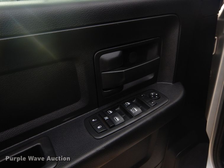 image for item IV9557 2014 Dodge Ram 5500HD  flatbed truck