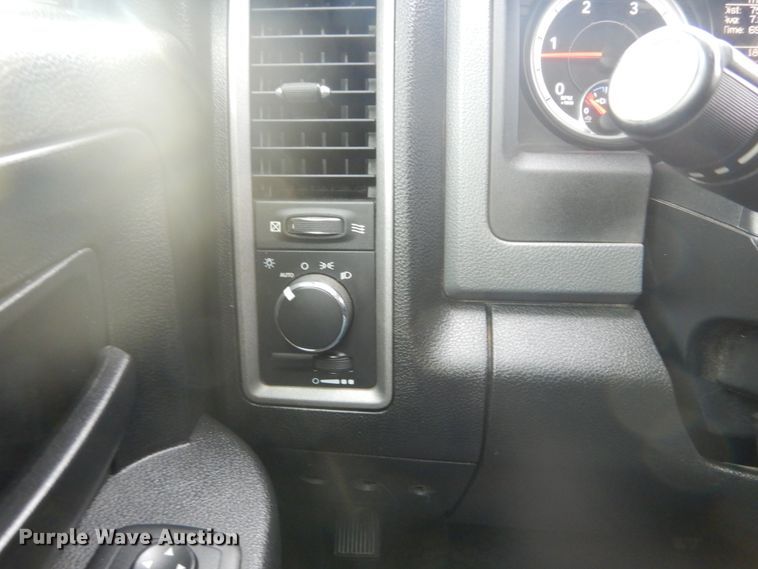 image for item IV9557 2014 Dodge Ram 5500HD  flatbed truck