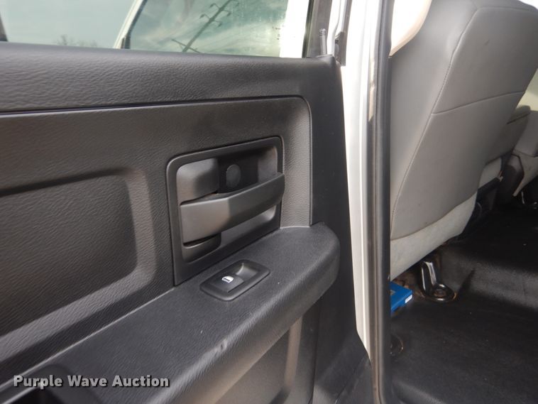 image for item IV9557 2014 Dodge Ram 5500HD  flatbed truck