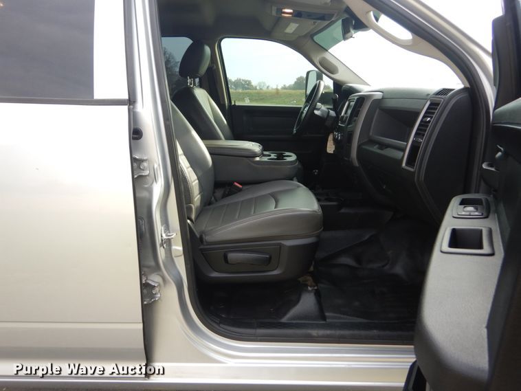 image for item IV9557 2014 Dodge Ram 5500HD  flatbed truck