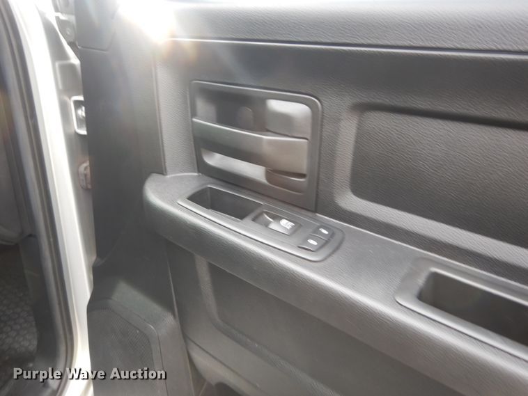 image for item IV9557 2014 Dodge Ram 5500HD  flatbed truck