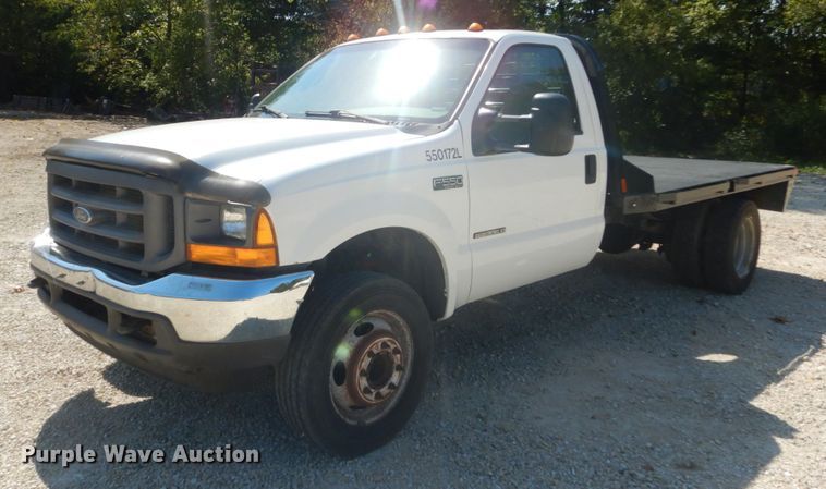 image for item JG9063 2001 Ford F550 Super Duty XL  flatbed truck