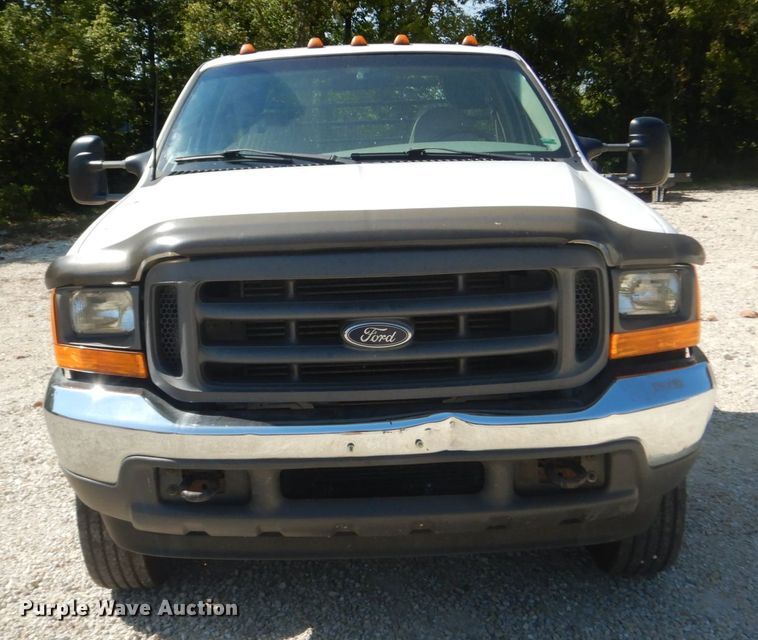 image for item JG9063 2001 Ford F550 Super Duty XL  flatbed truck