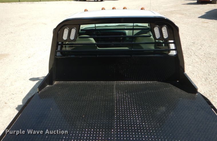 image for item JG9063 2001 Ford F550 Super Duty XL  flatbed truck