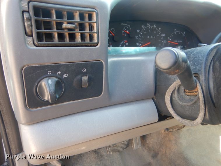 image for item JG9063 2001 Ford F550 Super Duty XL  flatbed truck