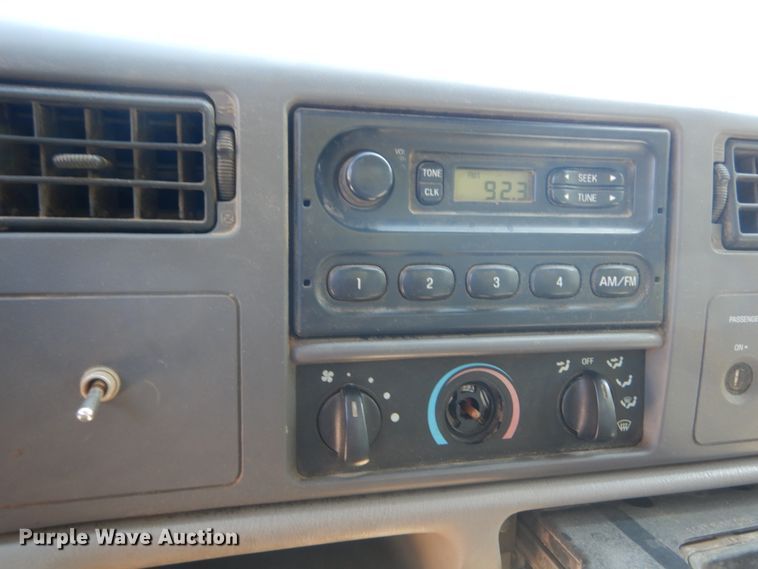 image for item JG9063 2001 Ford F550 Super Duty XL  flatbed truck