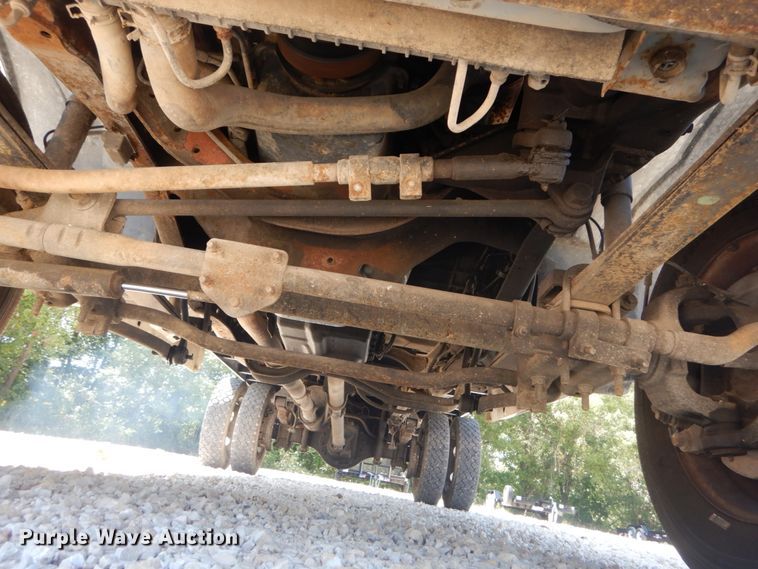 image for item JG9063 2001 Ford F550 Super Duty XL  flatbed truck