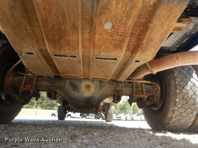 image for item JG9063 2001 Ford F550 Super Duty XL  flatbed truck