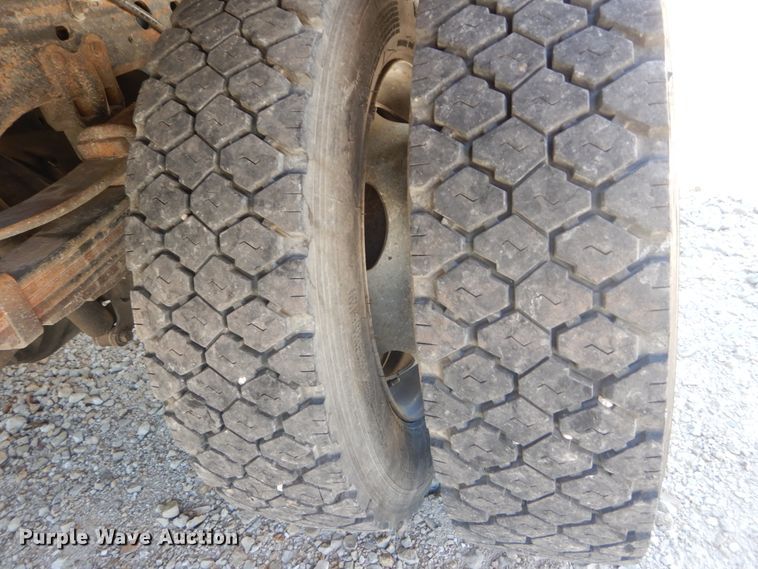 image for item JG9063 2001 Ford F550 Super Duty XL  flatbed truck