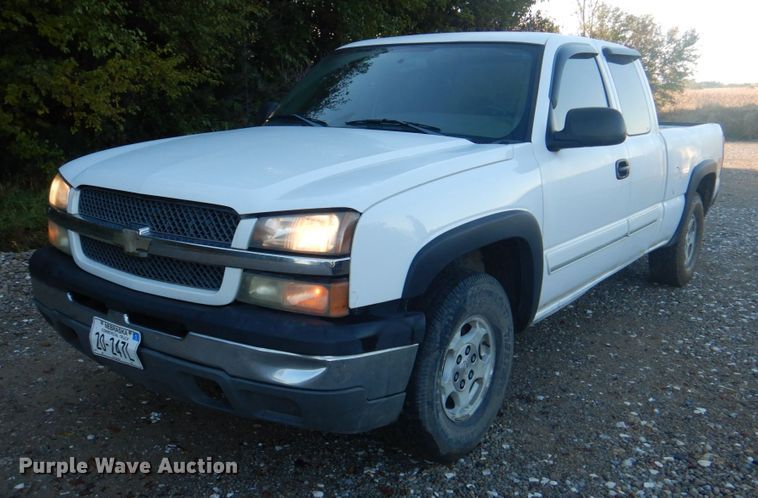 image for item JS9216 2004 Chevrolet Silverado 1500  Ext. Cab pickup truck