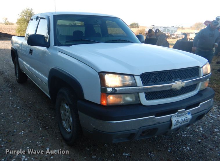 image for item JS9216 2004 Chevrolet Silverado 1500  Ext. Cab pickup truck
