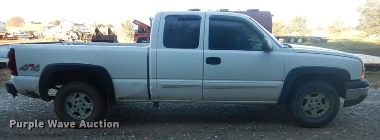 image for item JS9216 2004 Chevrolet Silverado 1500  Ext. Cab pickup truck