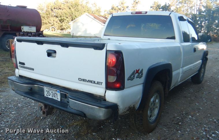 image for item JS9216 2004 Chevrolet Silverado 1500  Ext. Cab pickup truck