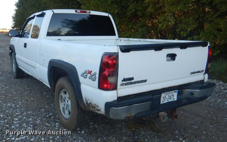 image for item JS9216 2004 Chevrolet Silverado 1500  Ext. Cab pickup truck