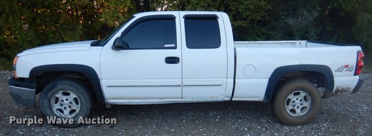 image for item JS9216 2004 Chevrolet Silverado 1500  Ext. Cab pickup truck
