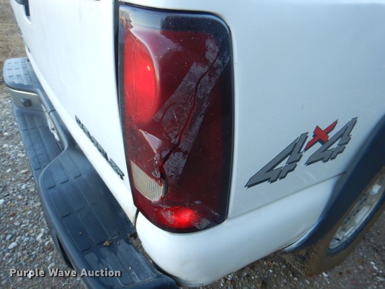 image for item JS9216 2004 Chevrolet Silverado 1500  Ext. Cab pickup truck