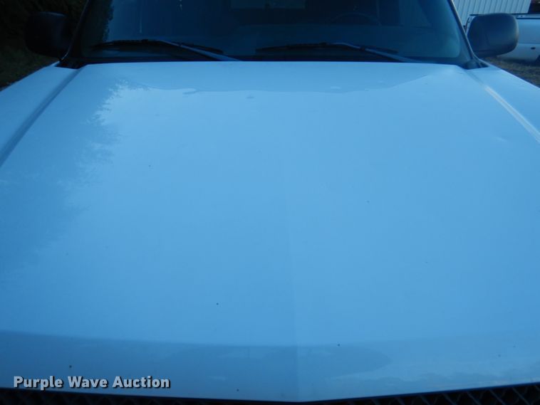 image for item JS9216 2004 Chevrolet Silverado 1500  Ext. Cab pickup truck