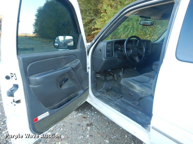 image for item JS9216 2004 Chevrolet Silverado 1500  Ext. Cab pickup truck