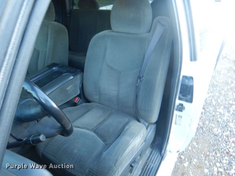 image for item JS9216 2004 Chevrolet Silverado 1500  Ext. Cab pickup truck