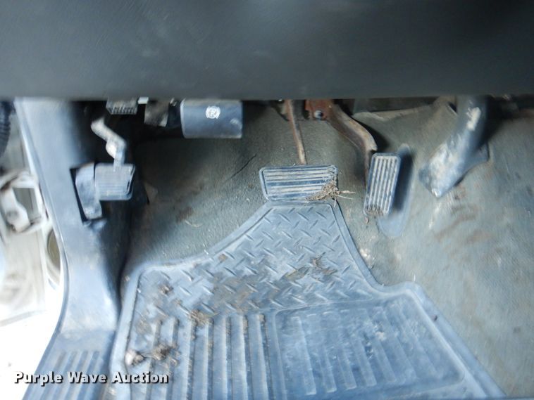 image for item JS9216 2004 Chevrolet Silverado 1500  Ext. Cab pickup truck