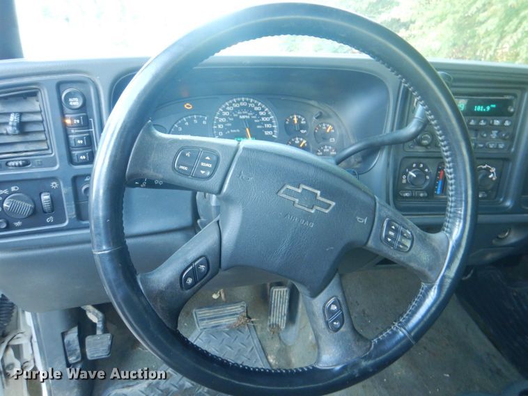 image for item JS9216 2004 Chevrolet Silverado 1500  Ext. Cab pickup truck